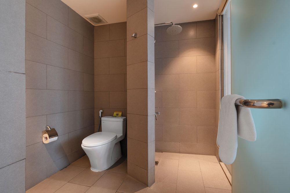 Liberty Hotel Saigon Greenview Deluxe Room 12