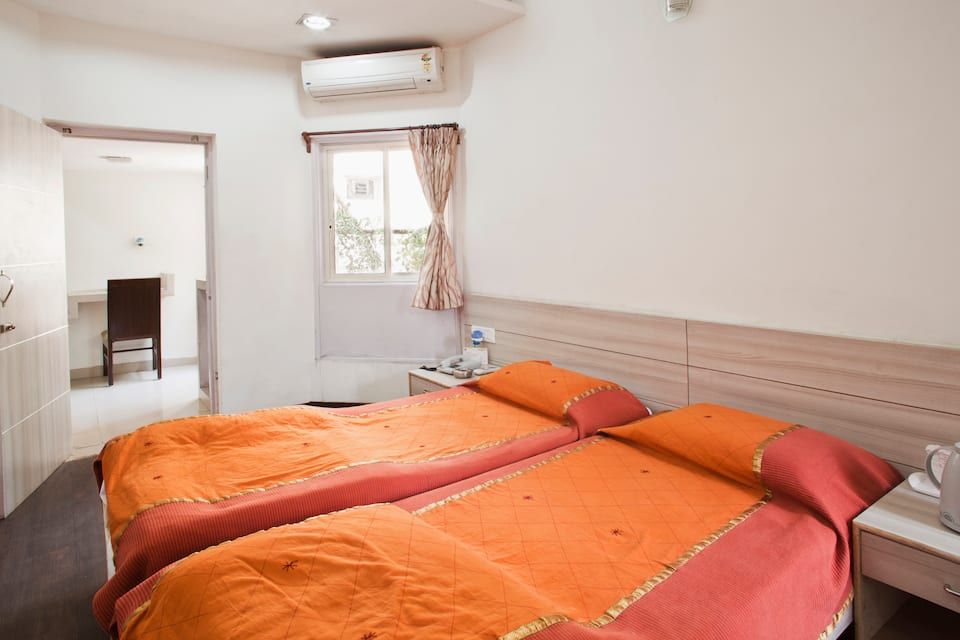 MPT Tansen Residency AC Deluxe Room 2