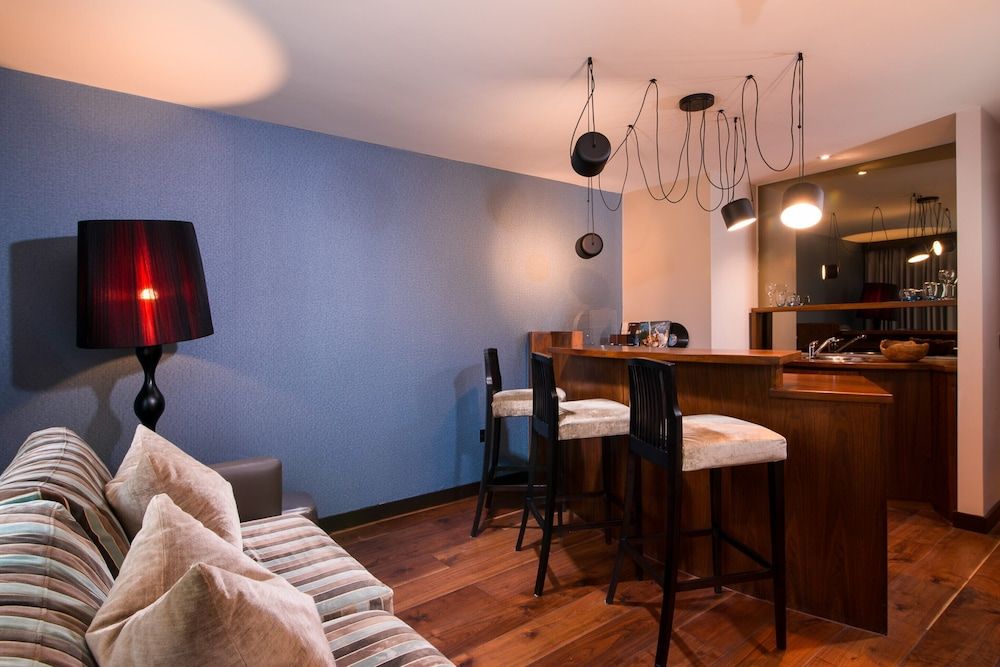 The Twelve Hotel Luxury Suite, 1 King Bed 16