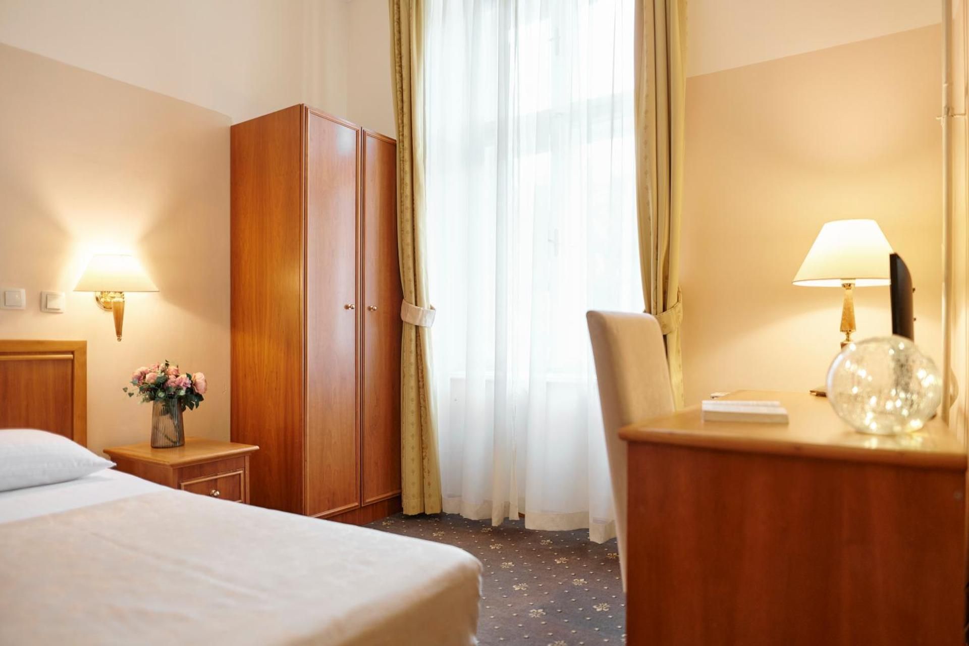 Hotel Lovran Single Room with Street View 3