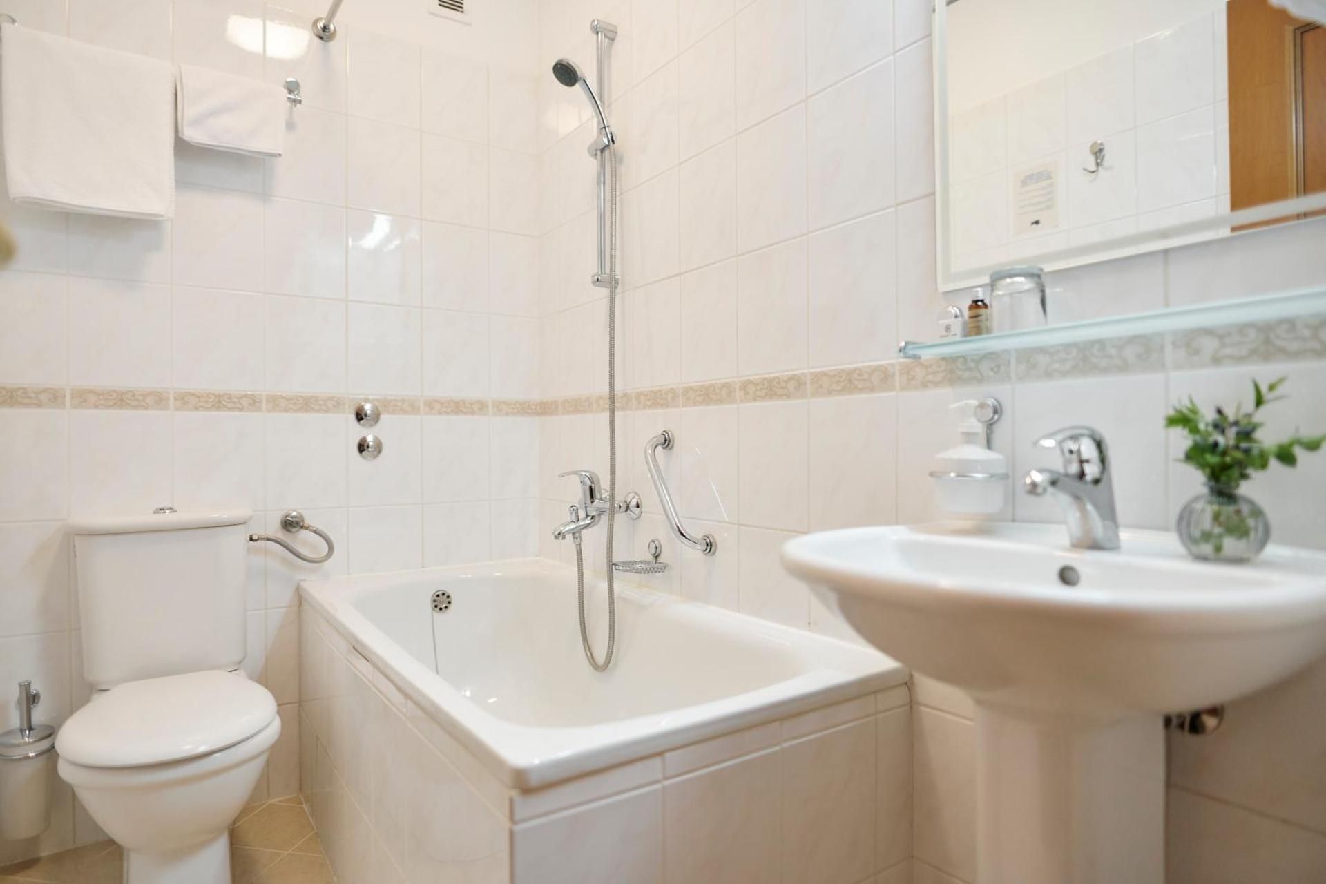 Hotel Lovran Single Room with Street View 2