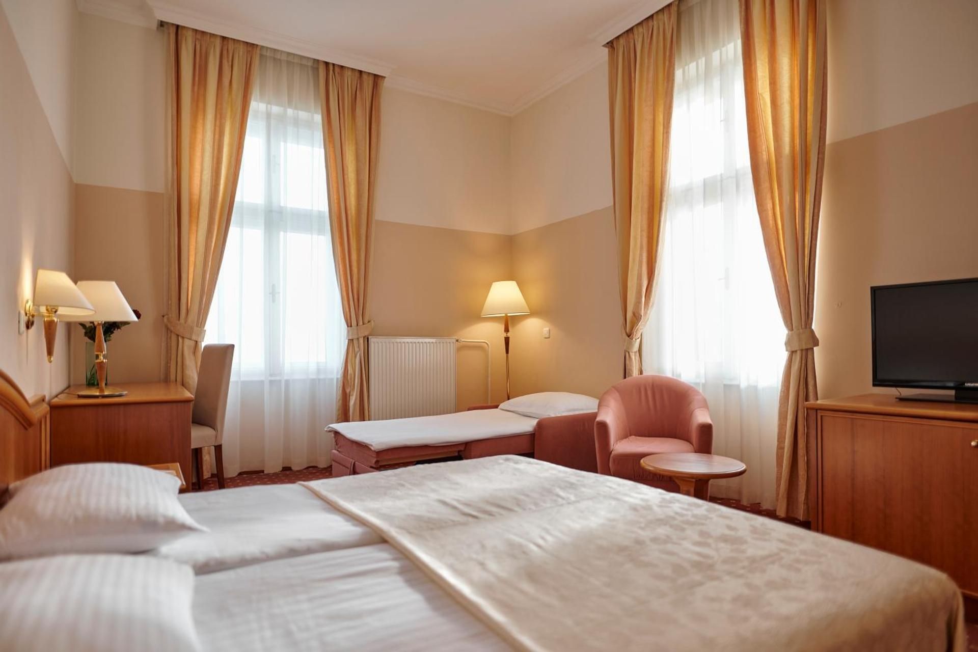 Hotel Lovran Family Room with Sea View 2