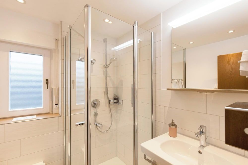 Landgasthof Hotel Hirsch Comfort Plus Zimmer B mit Balkon 8