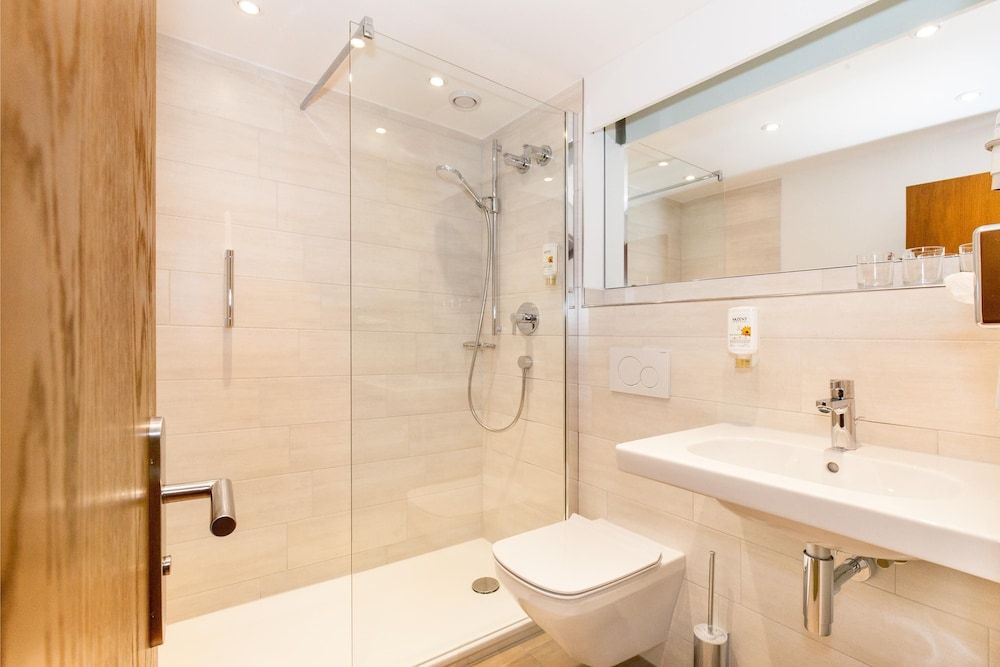 Landgasthof Hotel Hirsch Comfort Plus Zimmer B mit Balkon 9