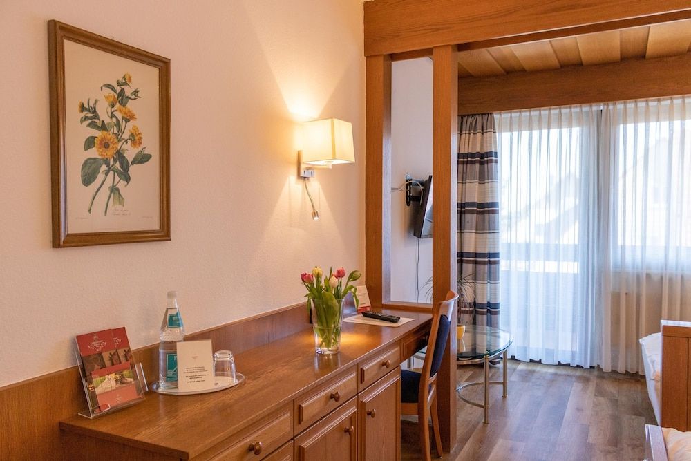 Landgasthof Hotel Hirsch Comfort Plus Zimmer B mit Balkon 10