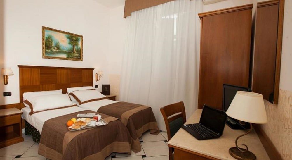 undefined Hotel Garibaldi 6