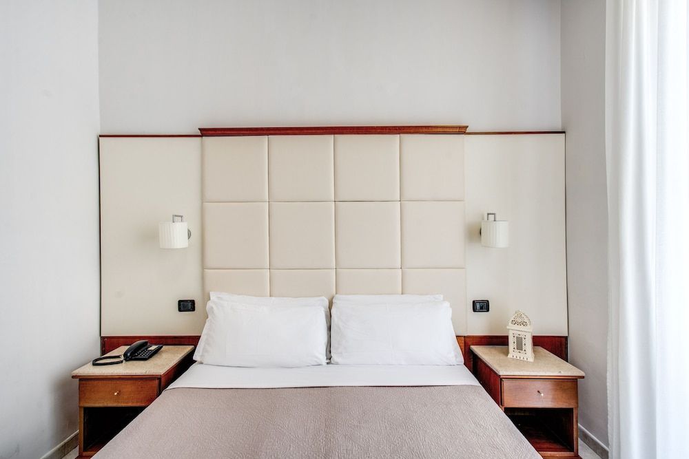 undefined Hotel Garibaldi 10