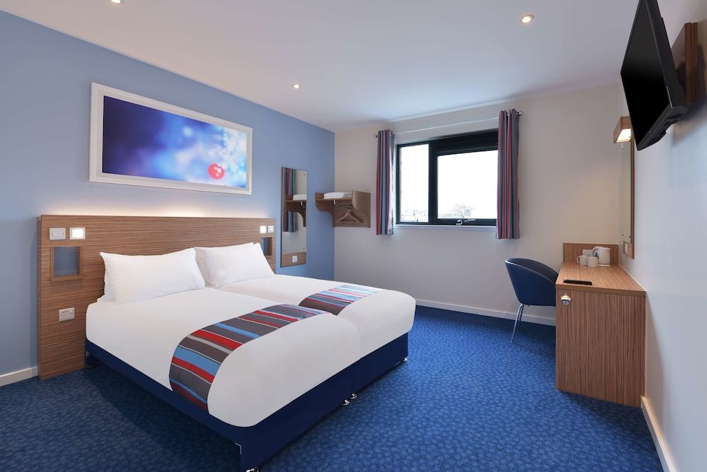 undefined Travelodge Dublin Airport South 8