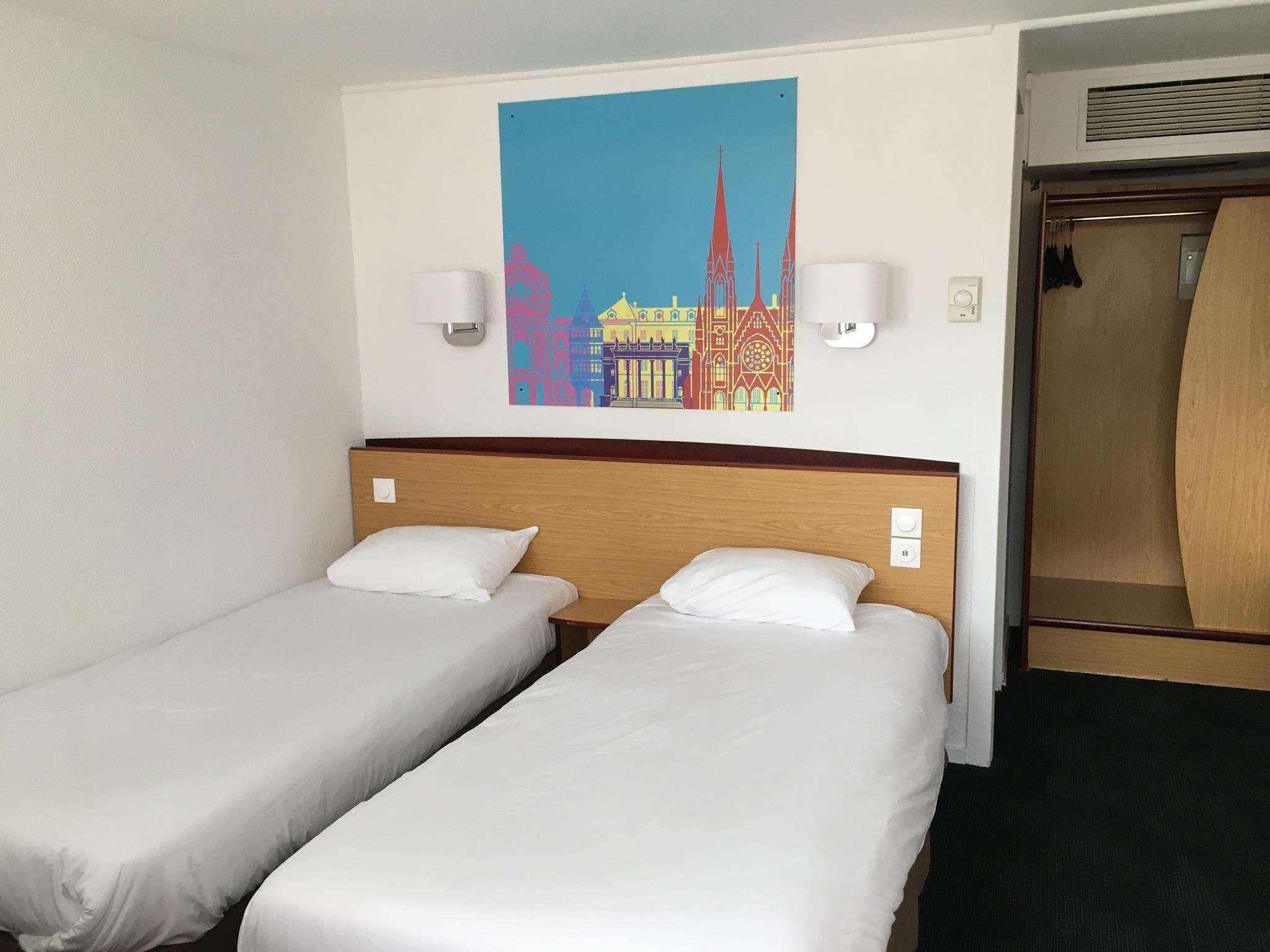 Standard Room - 2 Single Beds 1 Junior Bed up to 10 years