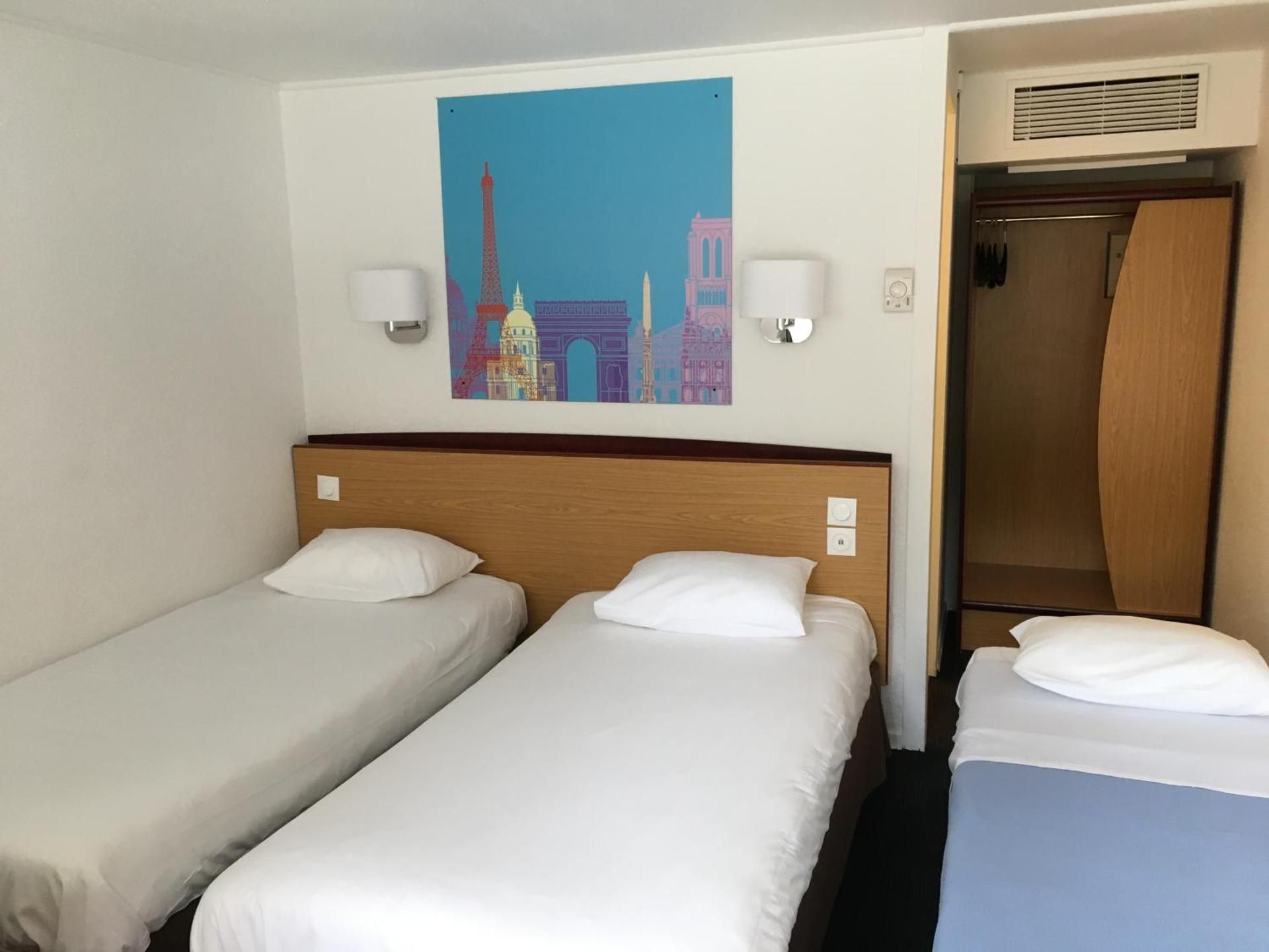 Standard Room - 2 Single Beds 1 Junior Bed up to 10 years