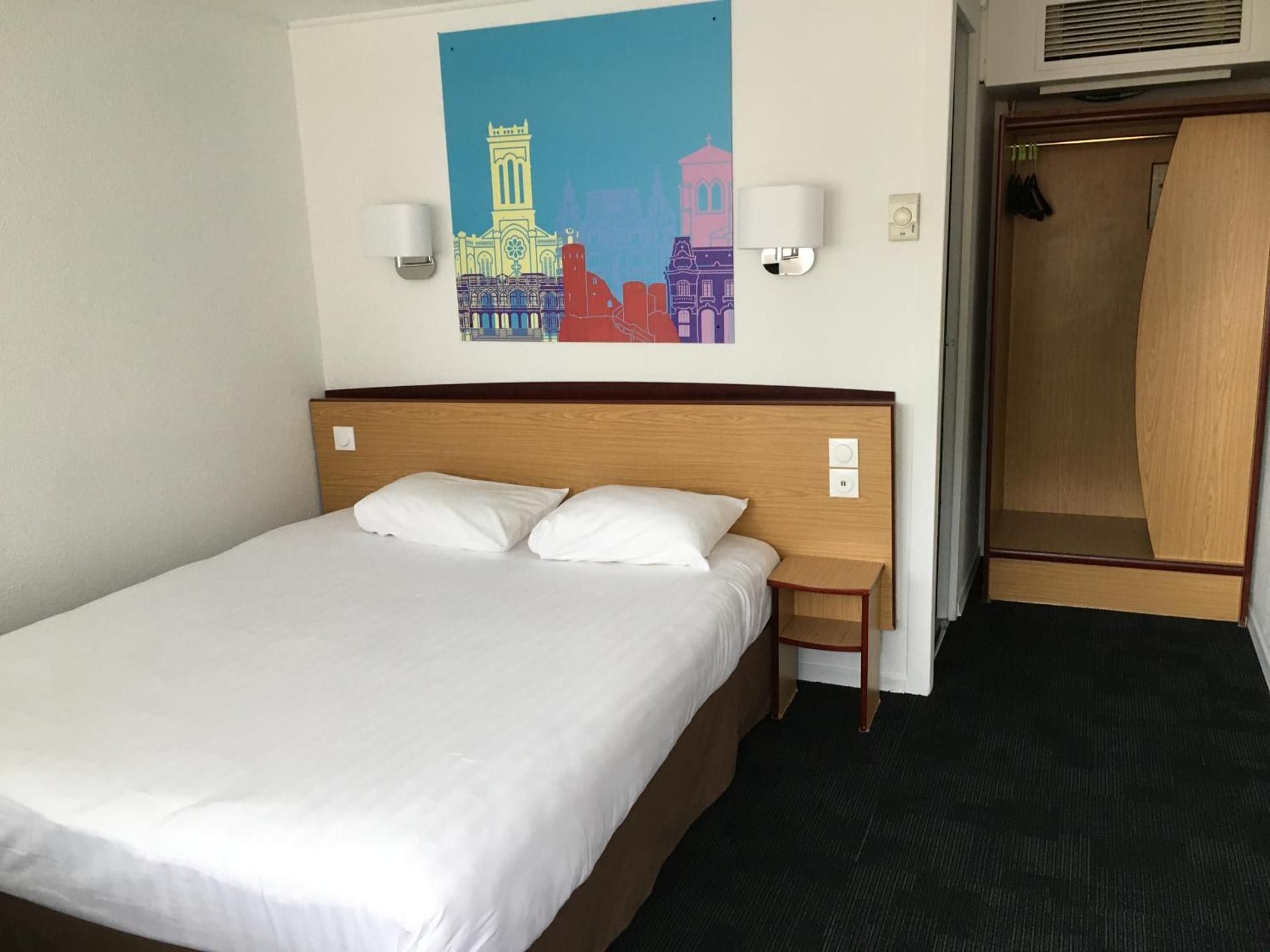 1 Double Bed and 1 Single bed