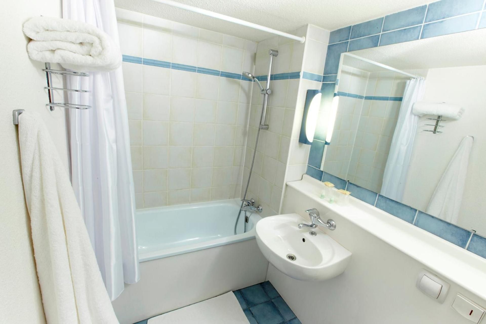 Triple Room (1 Double bed + 1 Junior Bed)