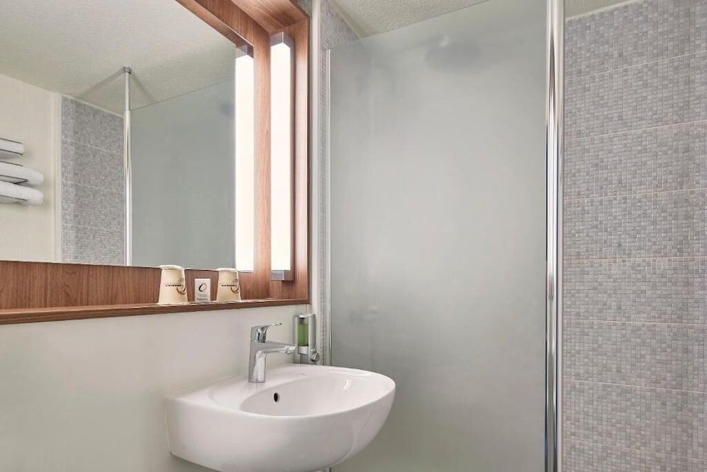 The Originals City, Hôtel La Verrière – Yvelines Standard Twin Room 4