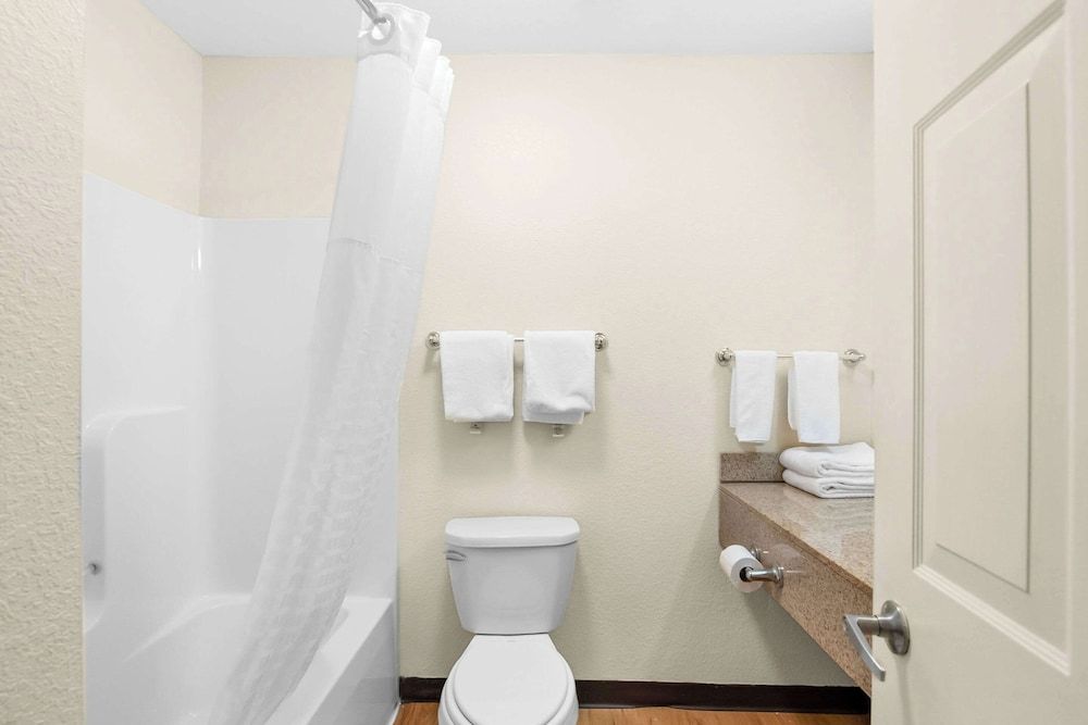 Quality Inn Standard Room, 2 Queen Beds, Non Smoking 3