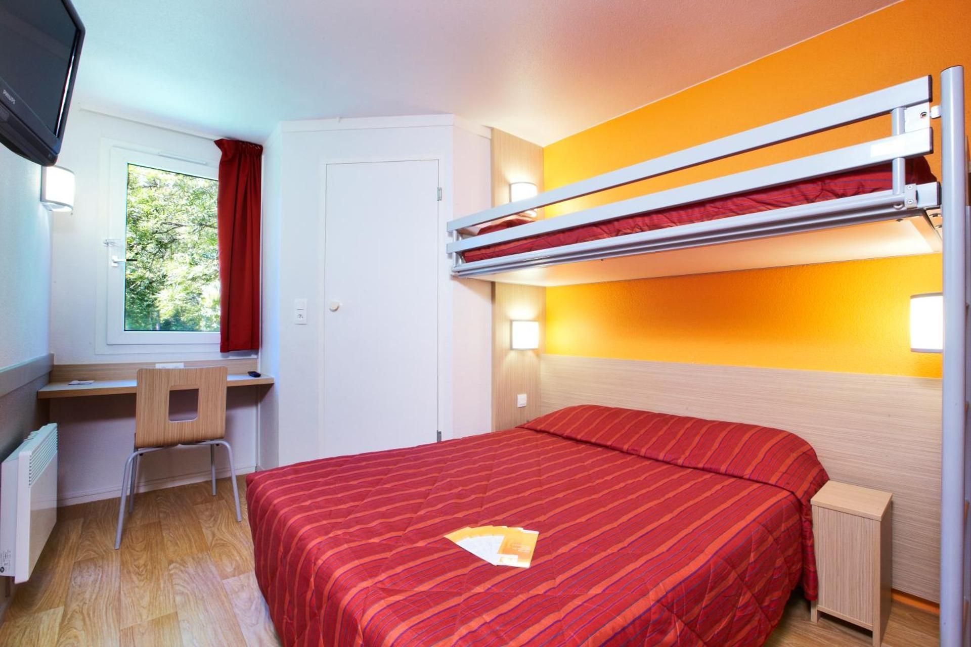 Triple Room (1 Double Bed + 1 Single Bed)