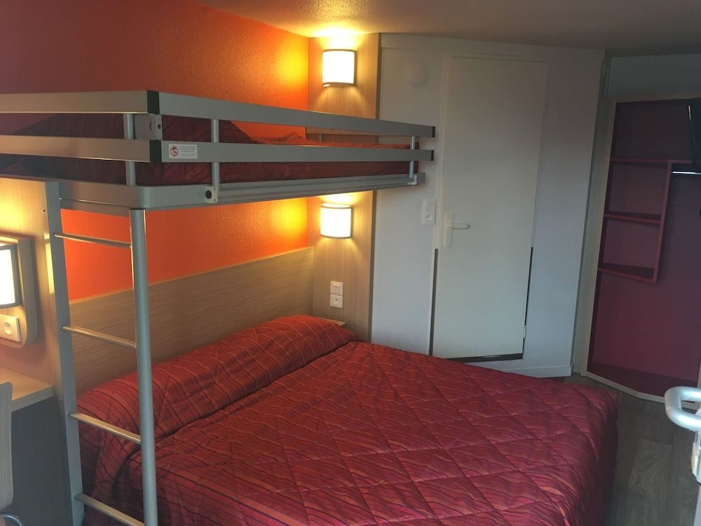 Premiere Classe Soissons Standard Room, Multiple Beds (1 Double and 1 Single bed)