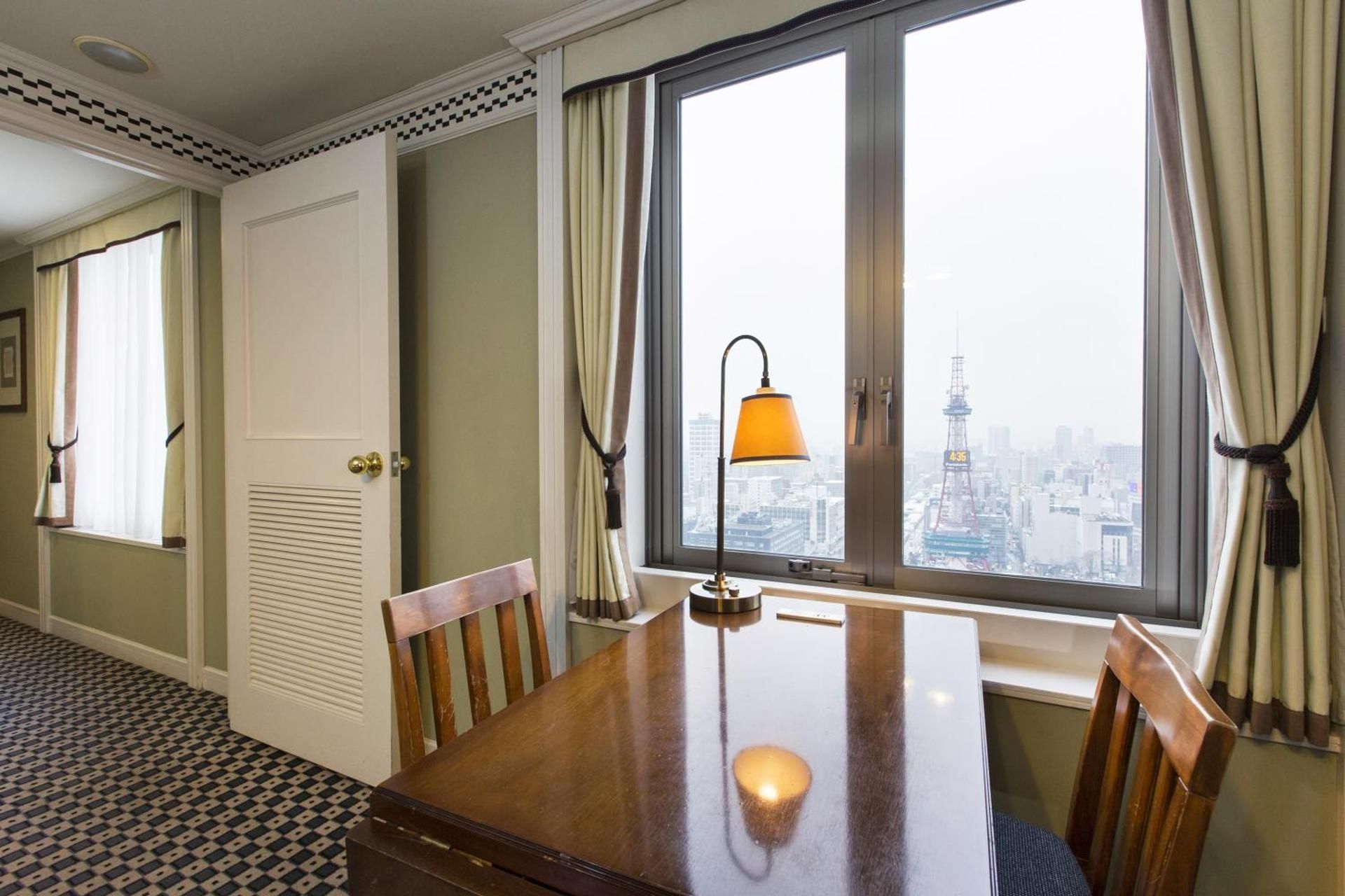 Deluxe Corner Twin Room - Non-Smoking - Main Building