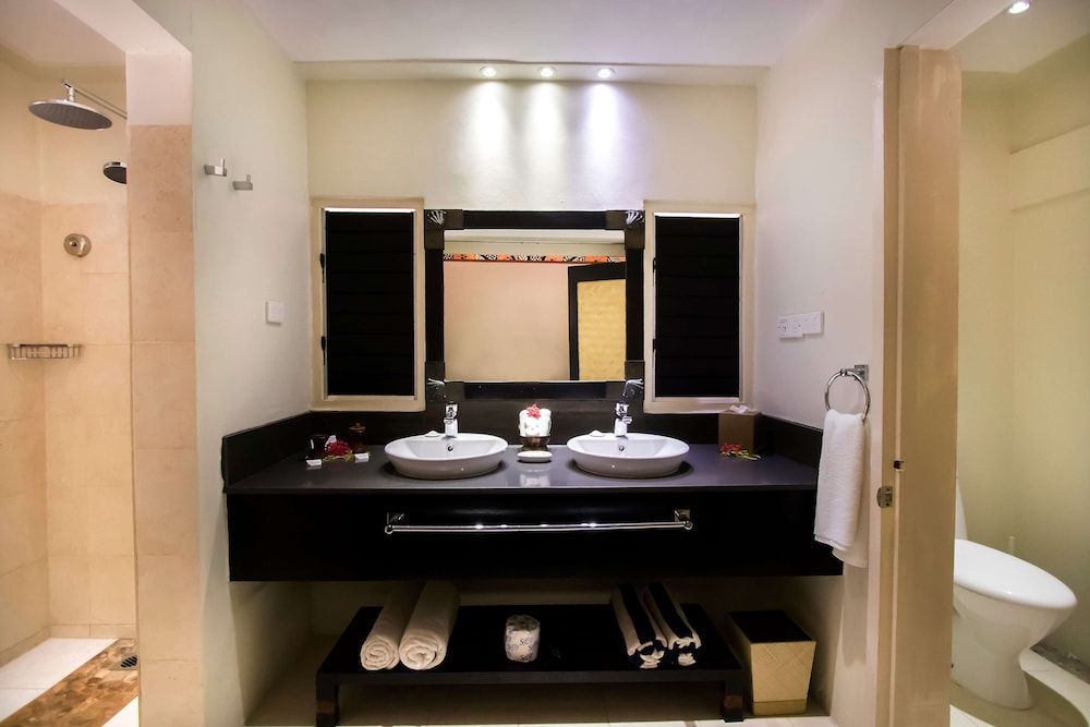 Castaway Island Fiji Room (South Beach Bure) 5