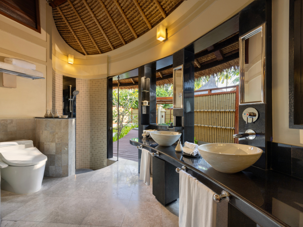 Grand Beachfront Pool Villa