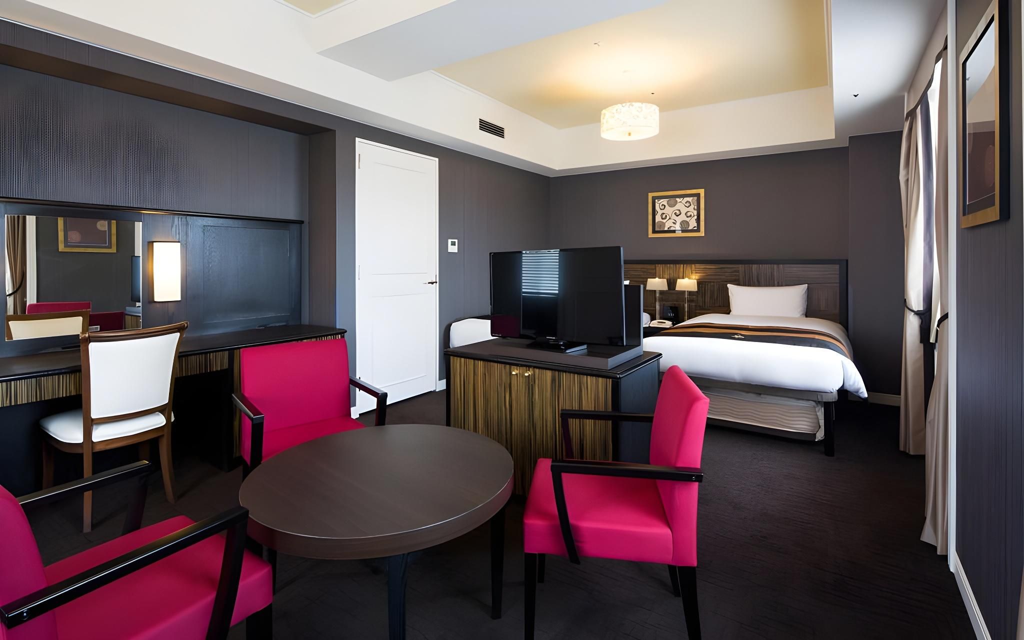 Deluxe Corner Twin Room - Non-Smoking