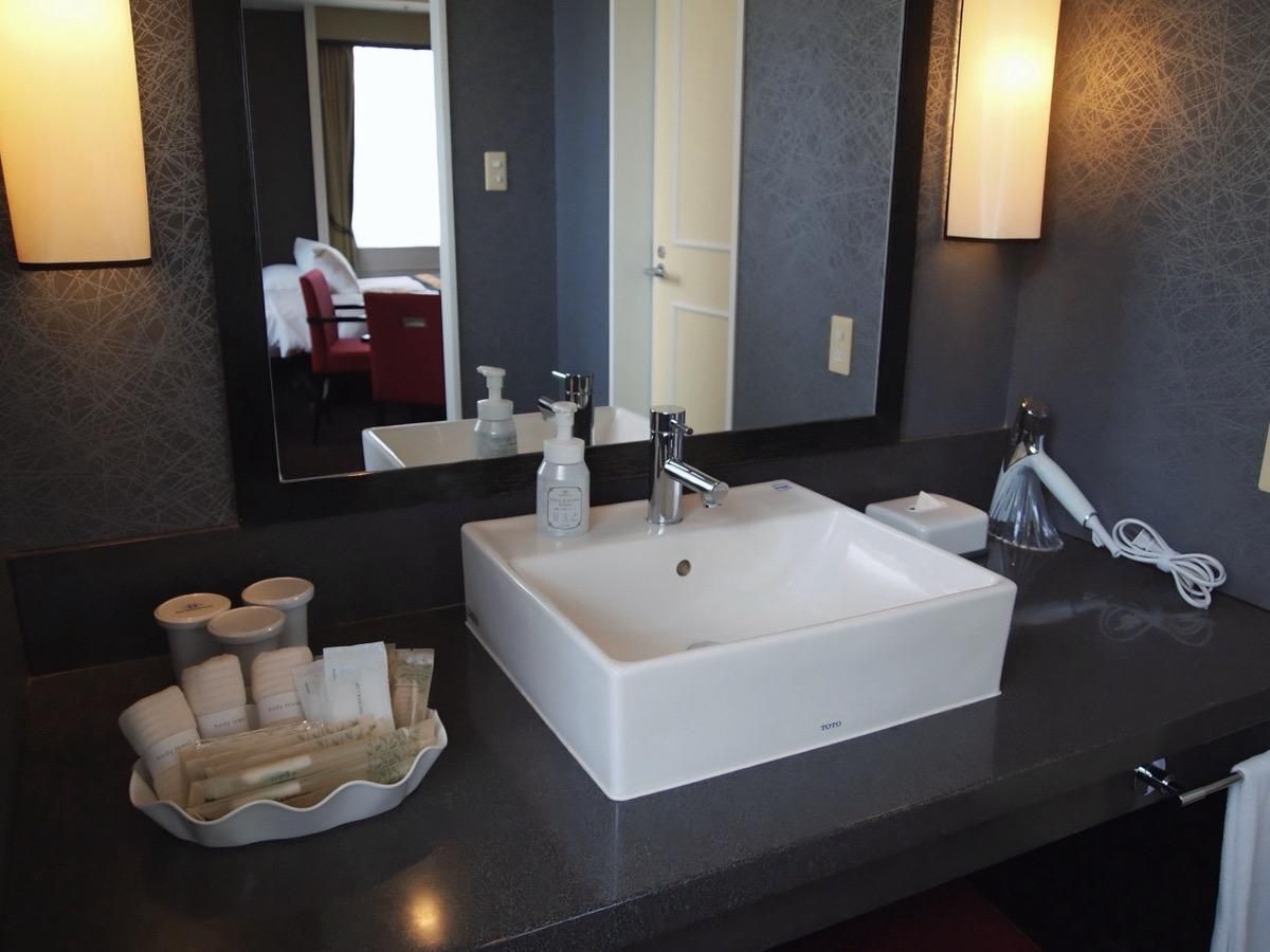 Deluxe Corner Twin Room - Non-Smoking