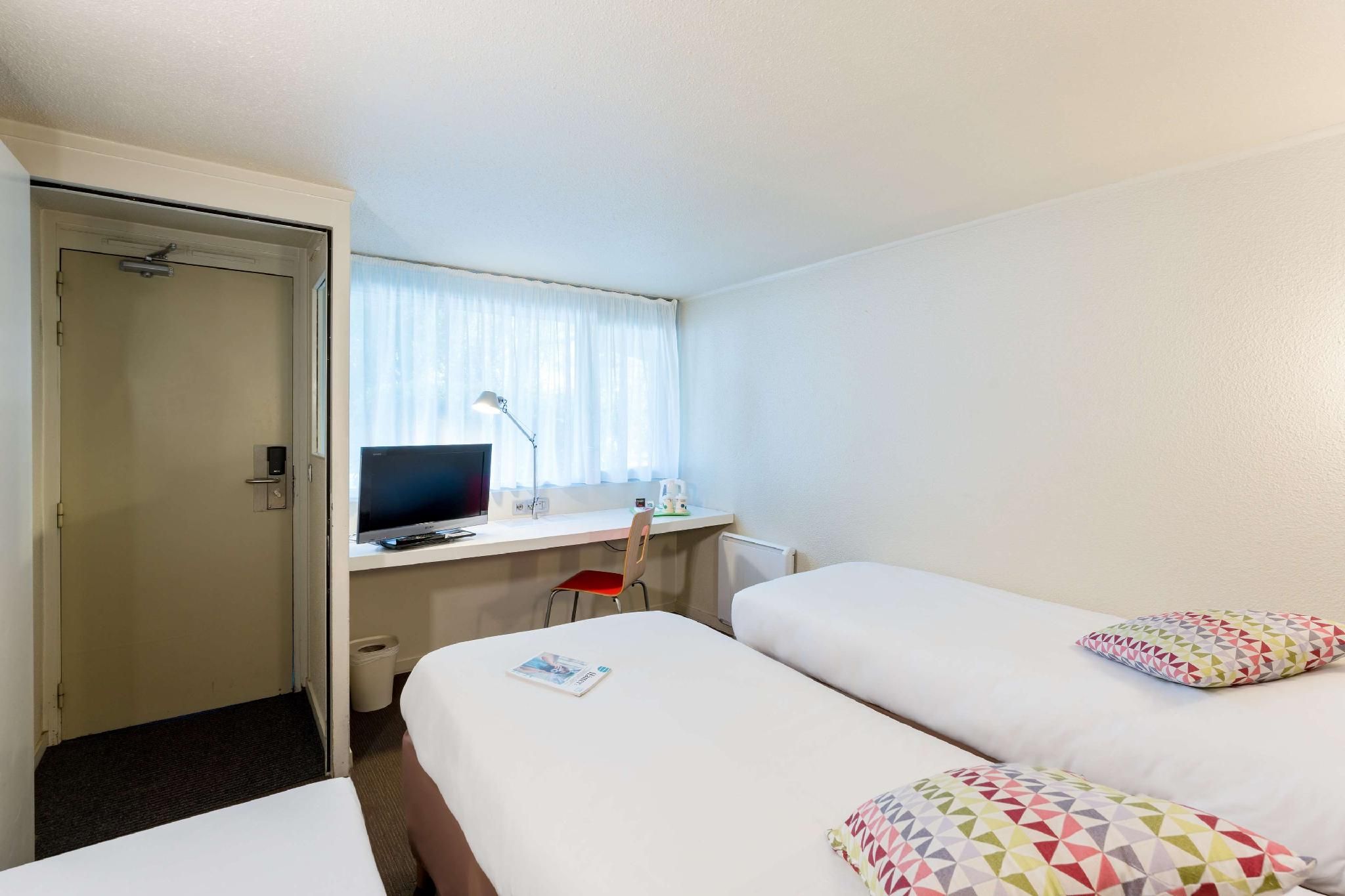 2 Single Beds