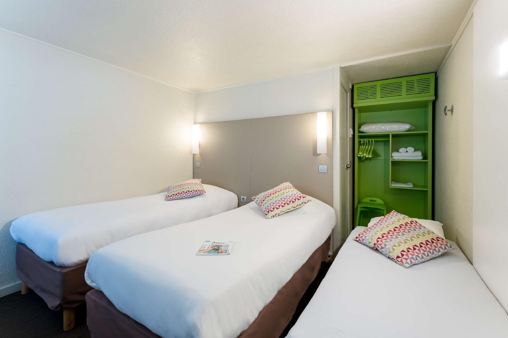 Room Next Generation - 2 Single Beds 1 Junior Bed up to 10 years