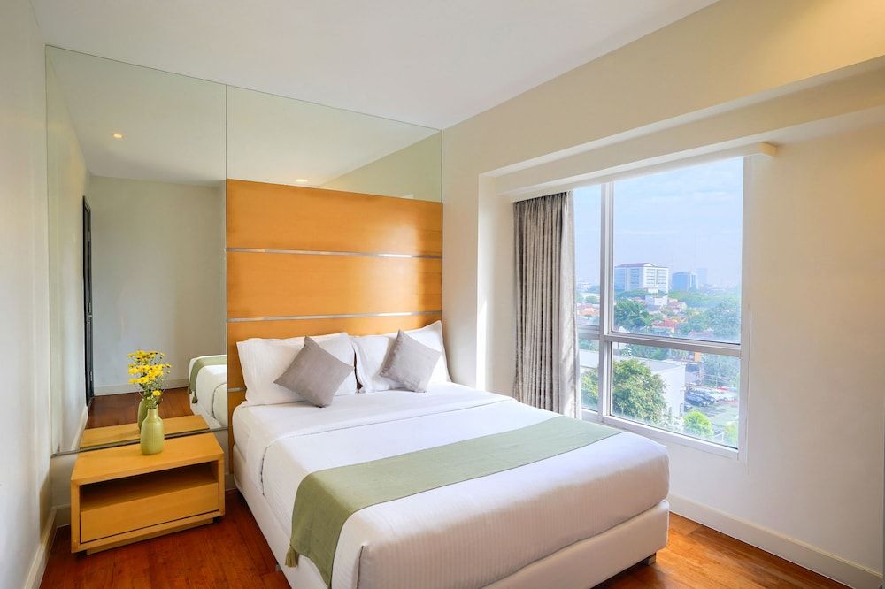 undefined Somerset Berlian Jakarta 5