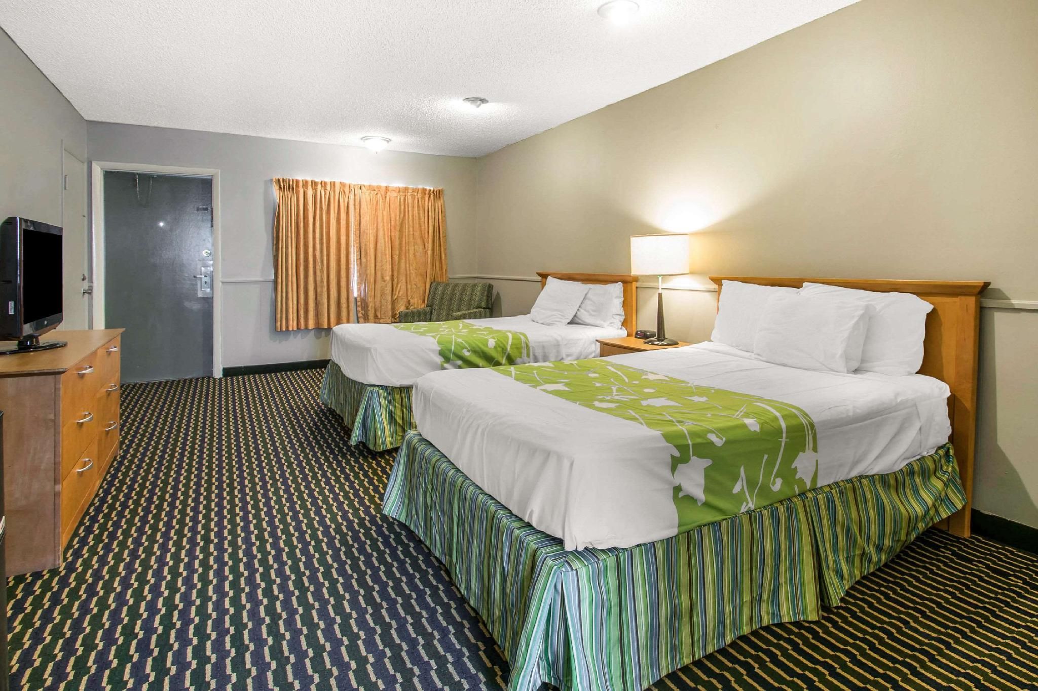 2 Double Beds Efficiency Room, No Smoking