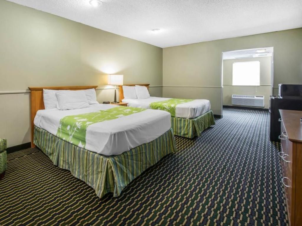 2 Double Beds, Smoking