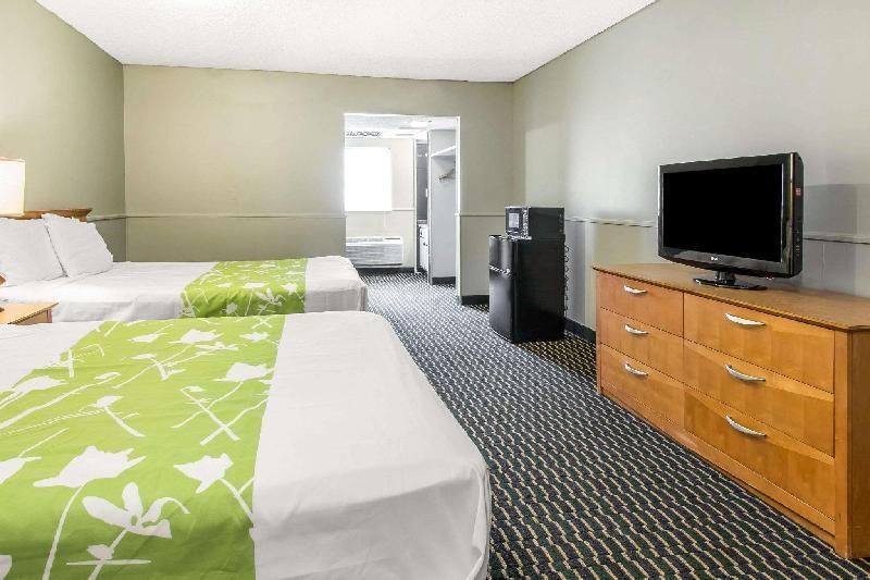 2 Double Beds, Smoking