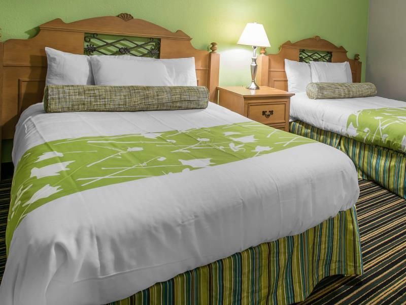 2 Double Beds Efficiency Room, No Smoking