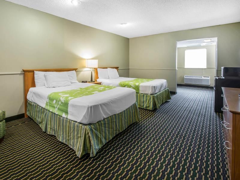 2 Double Beds, No Smoking