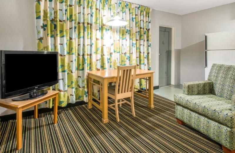 1 King Bed, 2 Queen Beds, Efficiency, Suite, Nonsmoking