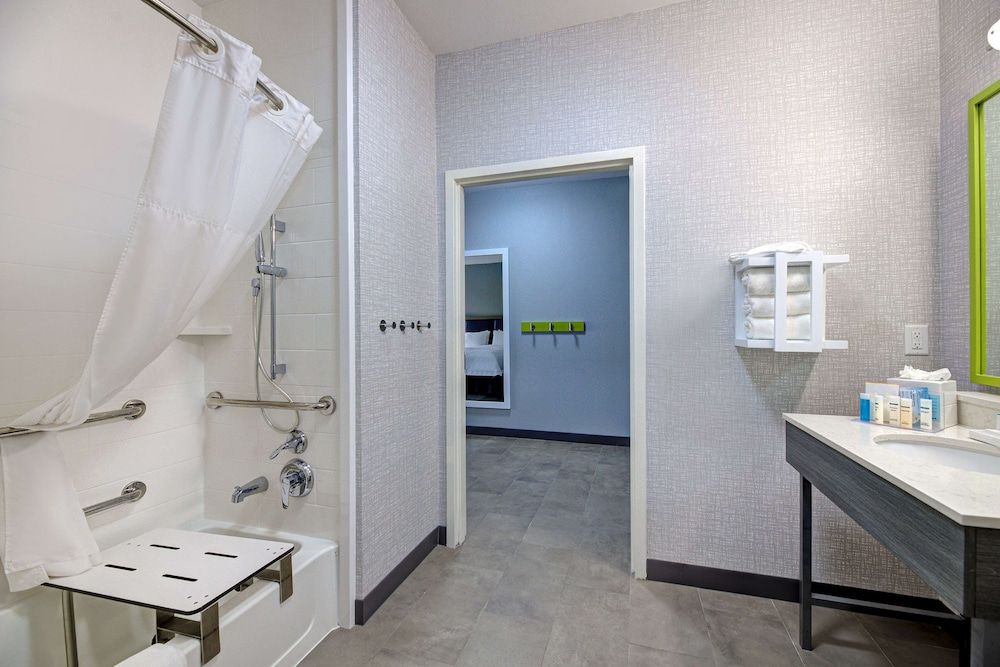 Room, 2 Queen Beds, Accessible, Non Smoking