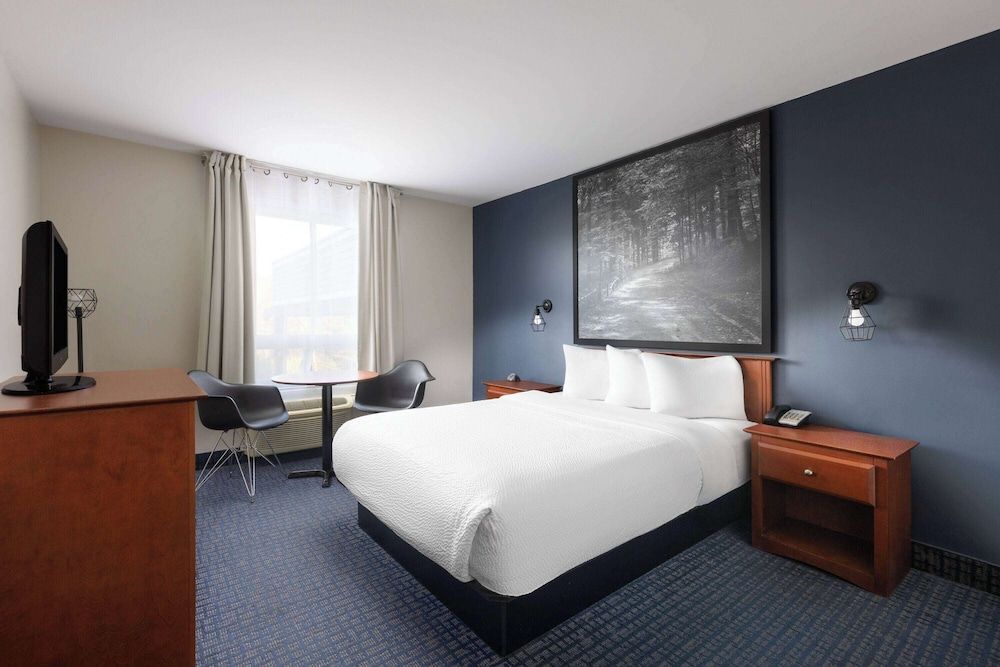 Standard Room, 1 Queen Bed, Accessible