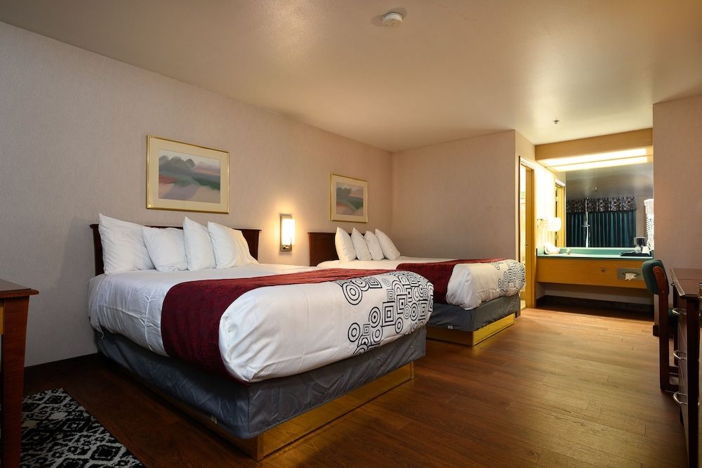 Americas Best Value Inn Phoenix Medford Room, 2 Queen Beds, Non Smoking 2