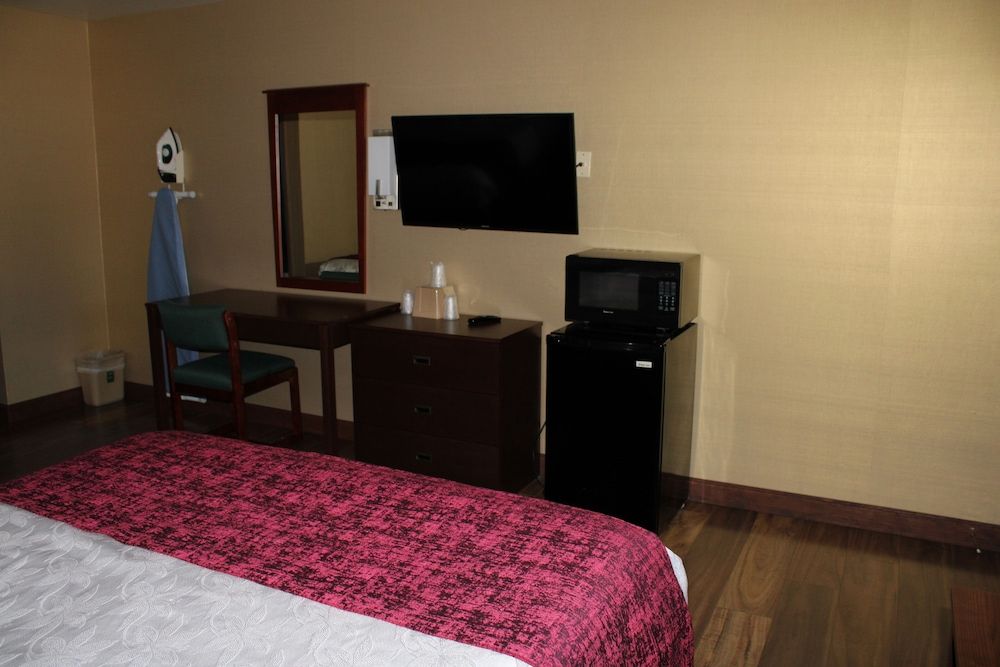 Americas Best Value Inn Phoenix Medford Room, 2 Queen Beds, Non Smoking 3