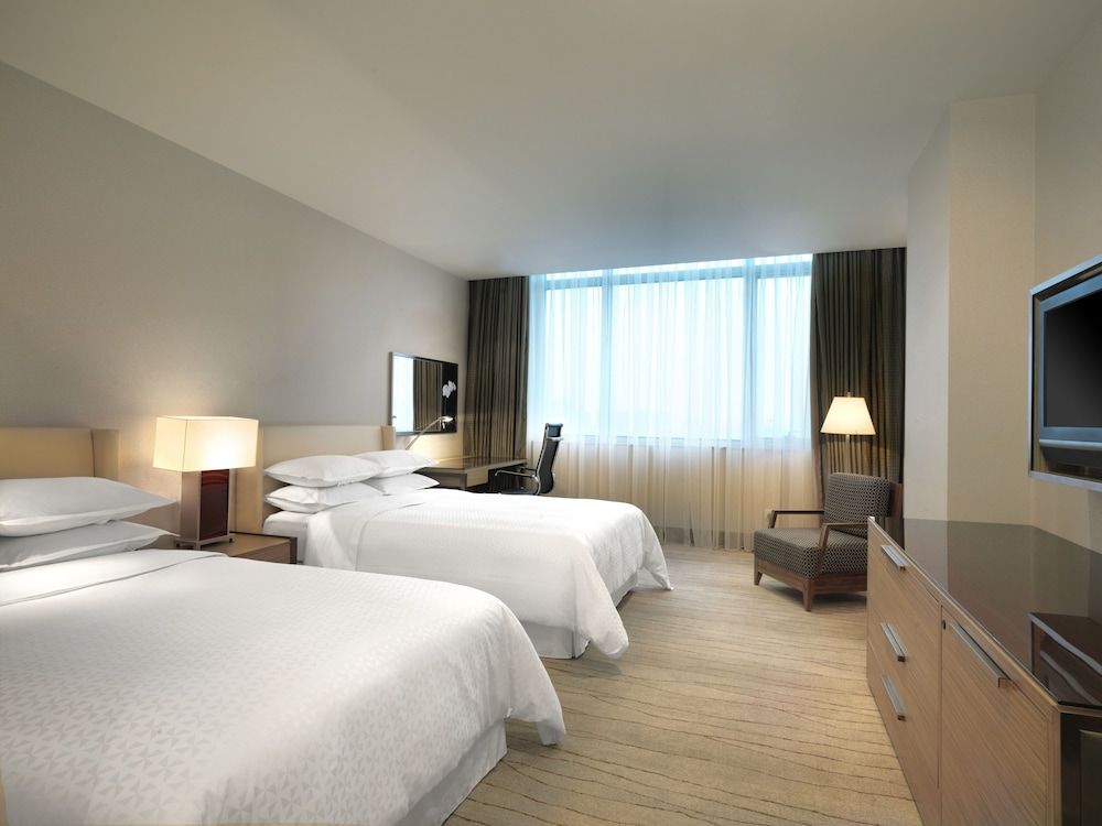 Four Points by Sheraton Shanghai, Daning Room, 2 Double Beds, Non Smoking