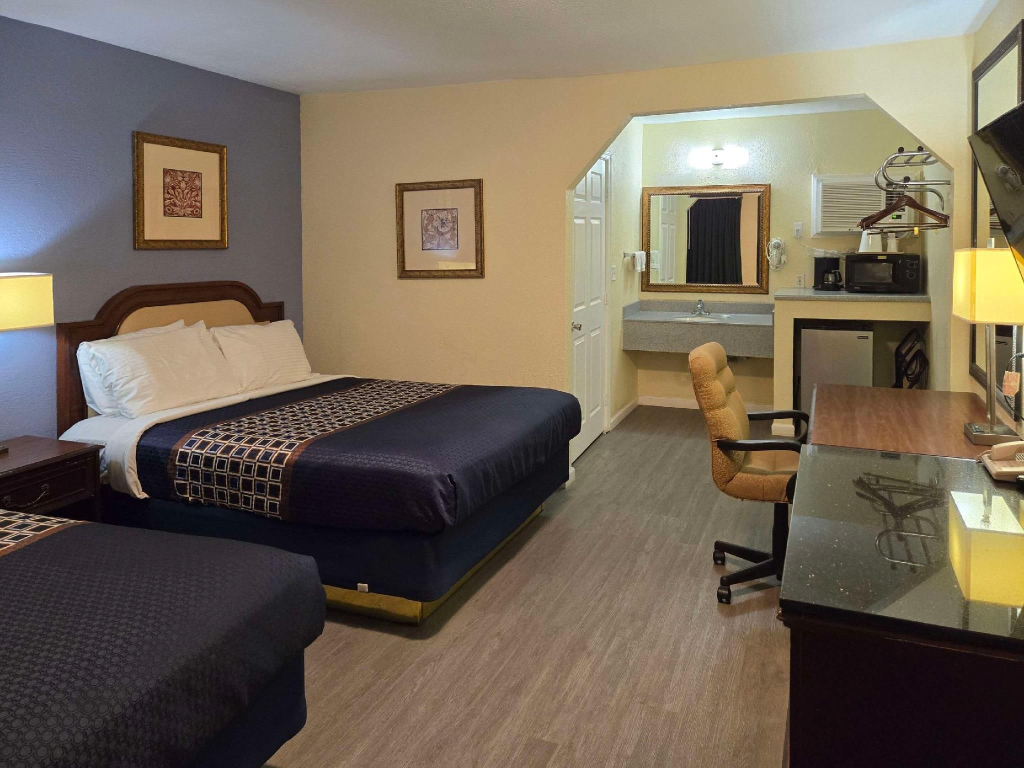 2 Double Beds, Suite, Nonsmoking