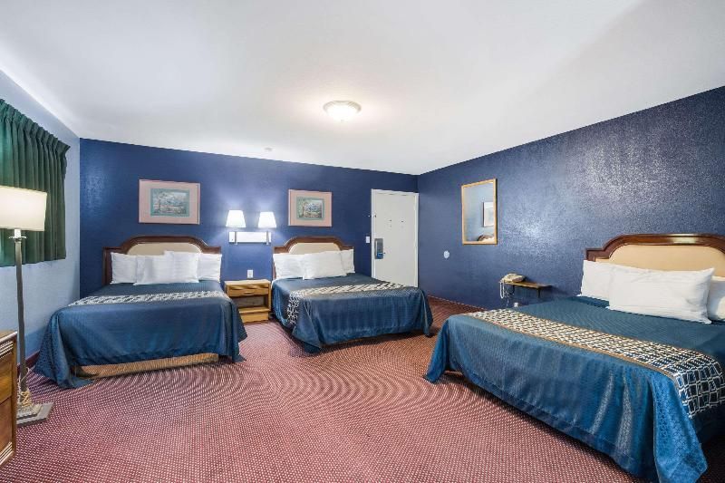 King Suite with One King and Two Double Beds - Non-Smoking