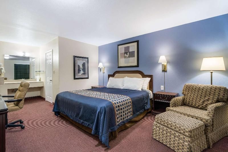Rodeway Inn & Suites Blythe I-10 1 King Bed, Nonsmoking 3