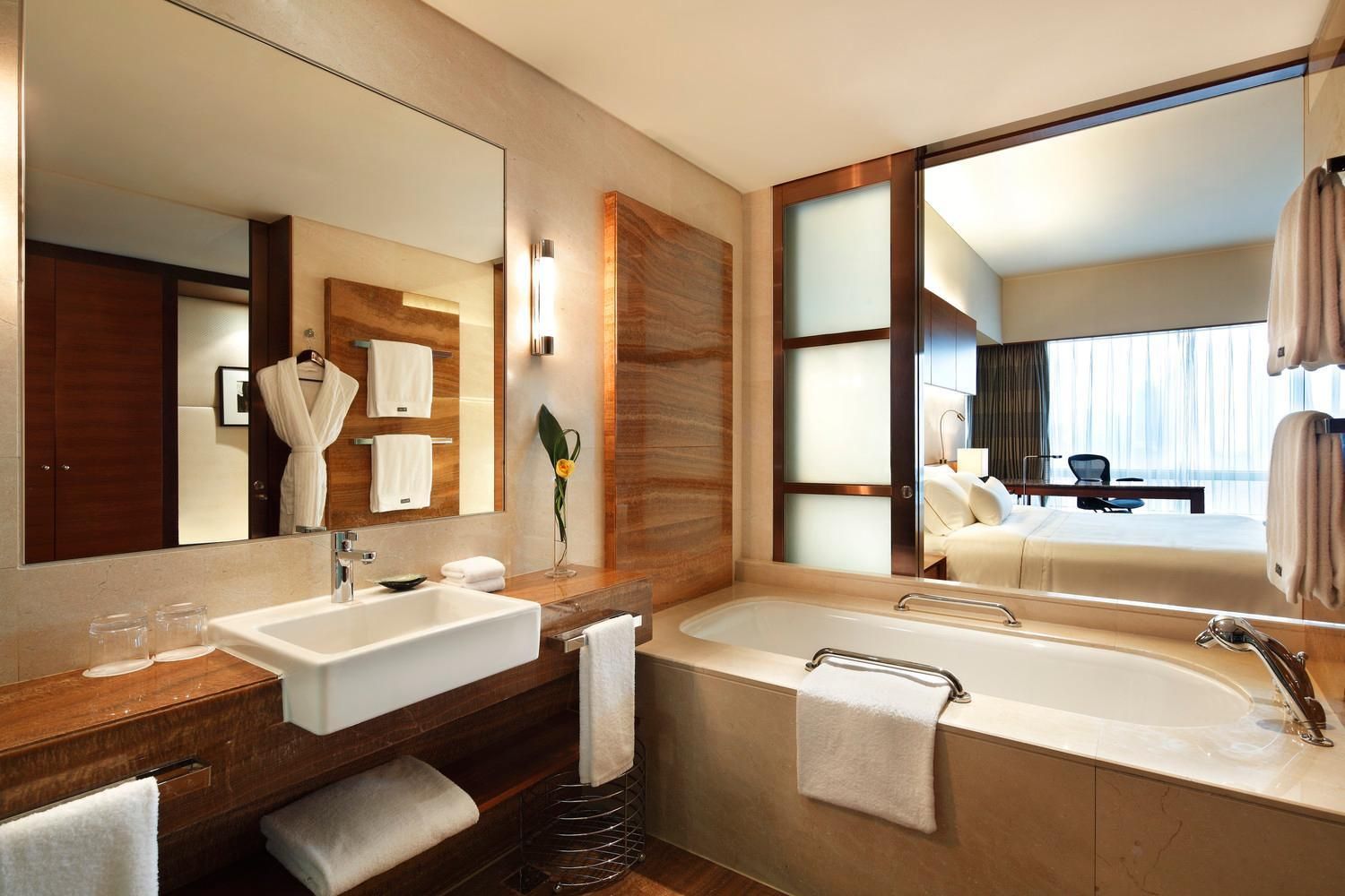 Club lounge access, 1 Bedroom Suite, 1 King, City view