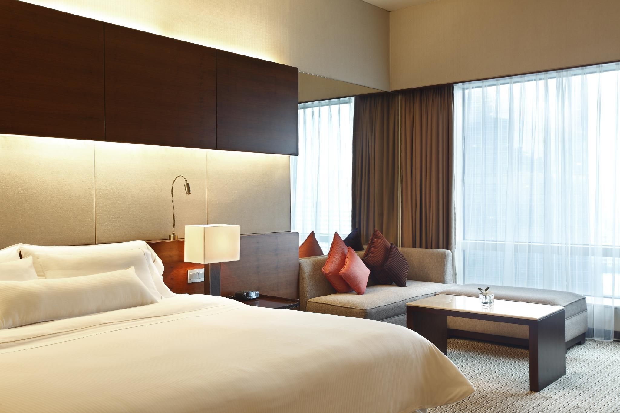 Club lounge access, Guest room, 1 King, City view