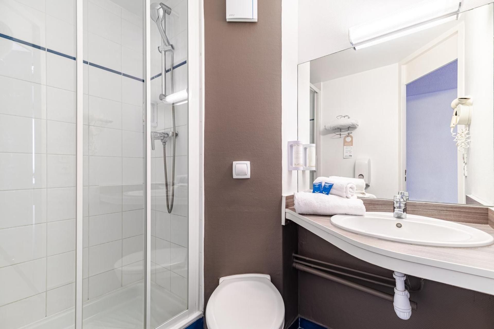 Triple Room - 1 Double Bed 2 Single Beds