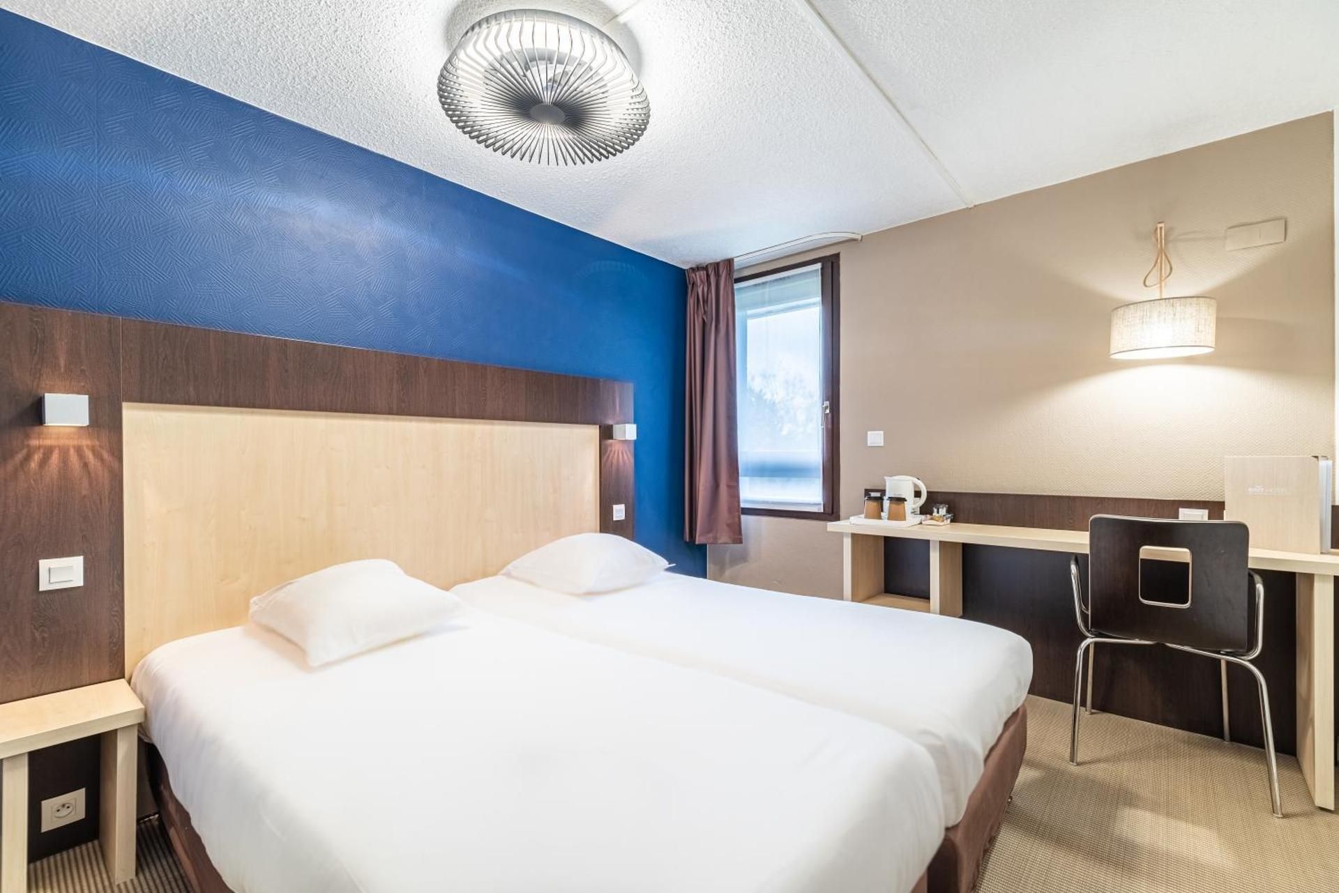 Standard - 2 Single Beds