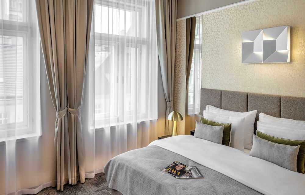 Maestro by Adrez Deluxe Room 3