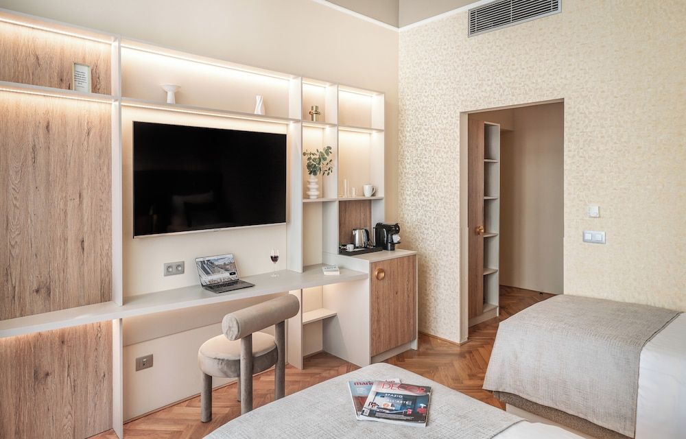 Maestro by Adrez Deluxe Room 13