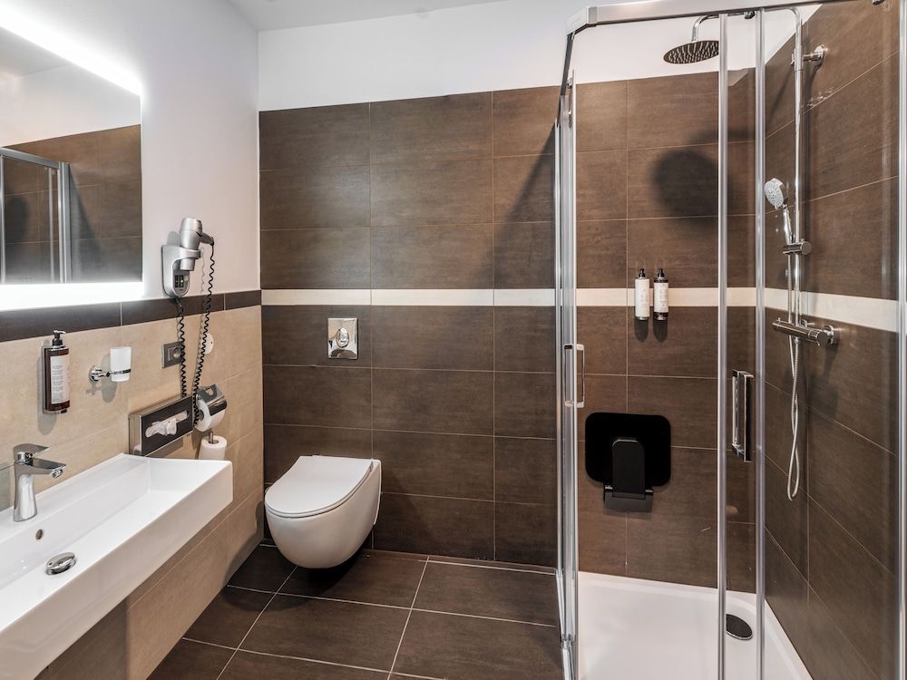 Maestro by Adrez Deluxe Room 11