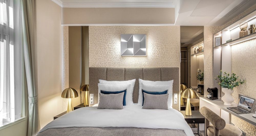 Maestro by Adrez Deluxe Room 7